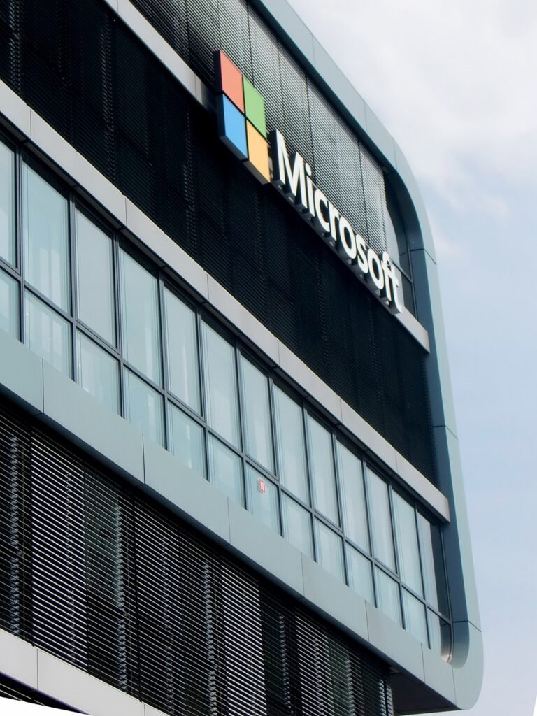 World’s BIGGEST Tech Breakout! Why Did Microsoft Crash & Cause Blue Screens?