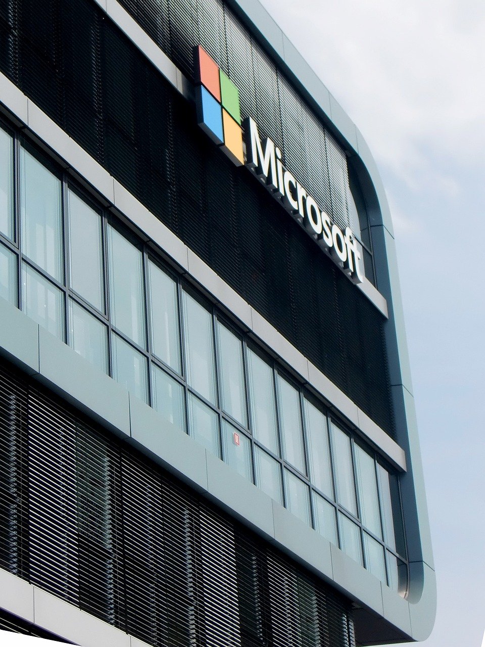 World’s BIGGEST Tech Breakout! Why Did Microsoft Crash & Cause Blue Screens?