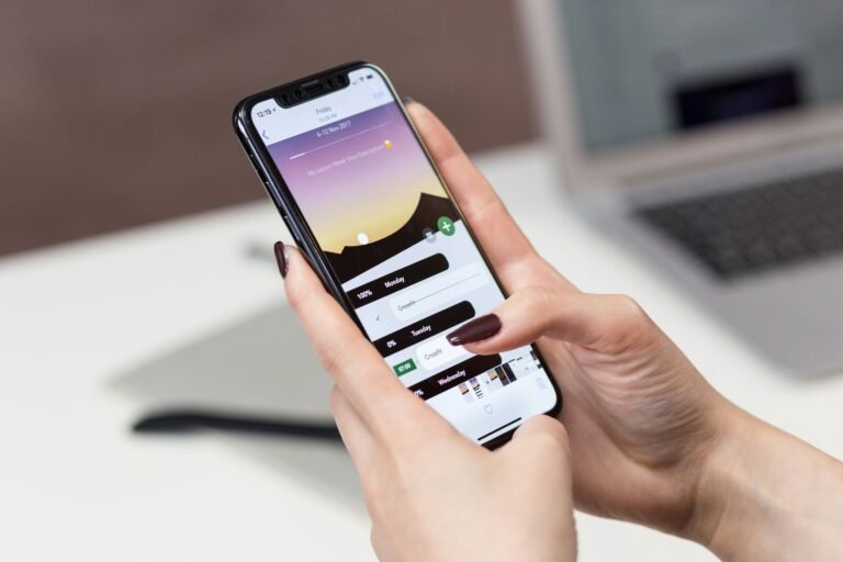 Apple to Launch iPhone SE 4 in 2025: Full-Screen Design, No Home Button