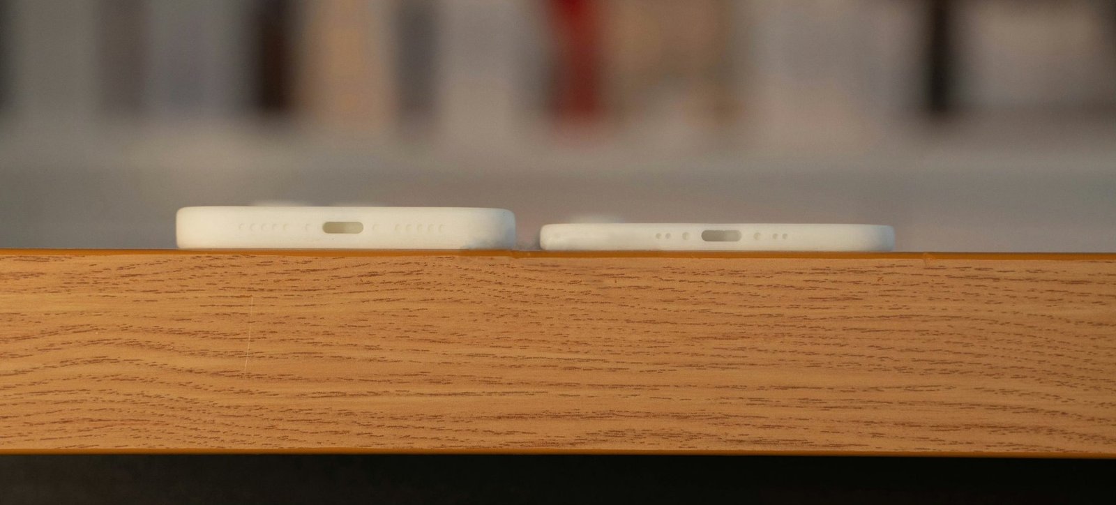 iPhone 17 Air vs Pro Thickness Comparison New image showing iPhone 17 Air thinner design compared to iPhone 17 Pro, raising concerns about specs.