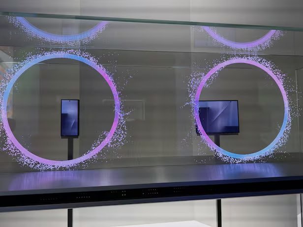 Samsung’s 10-Inch Tri-Fold Phone Showcased in Person
